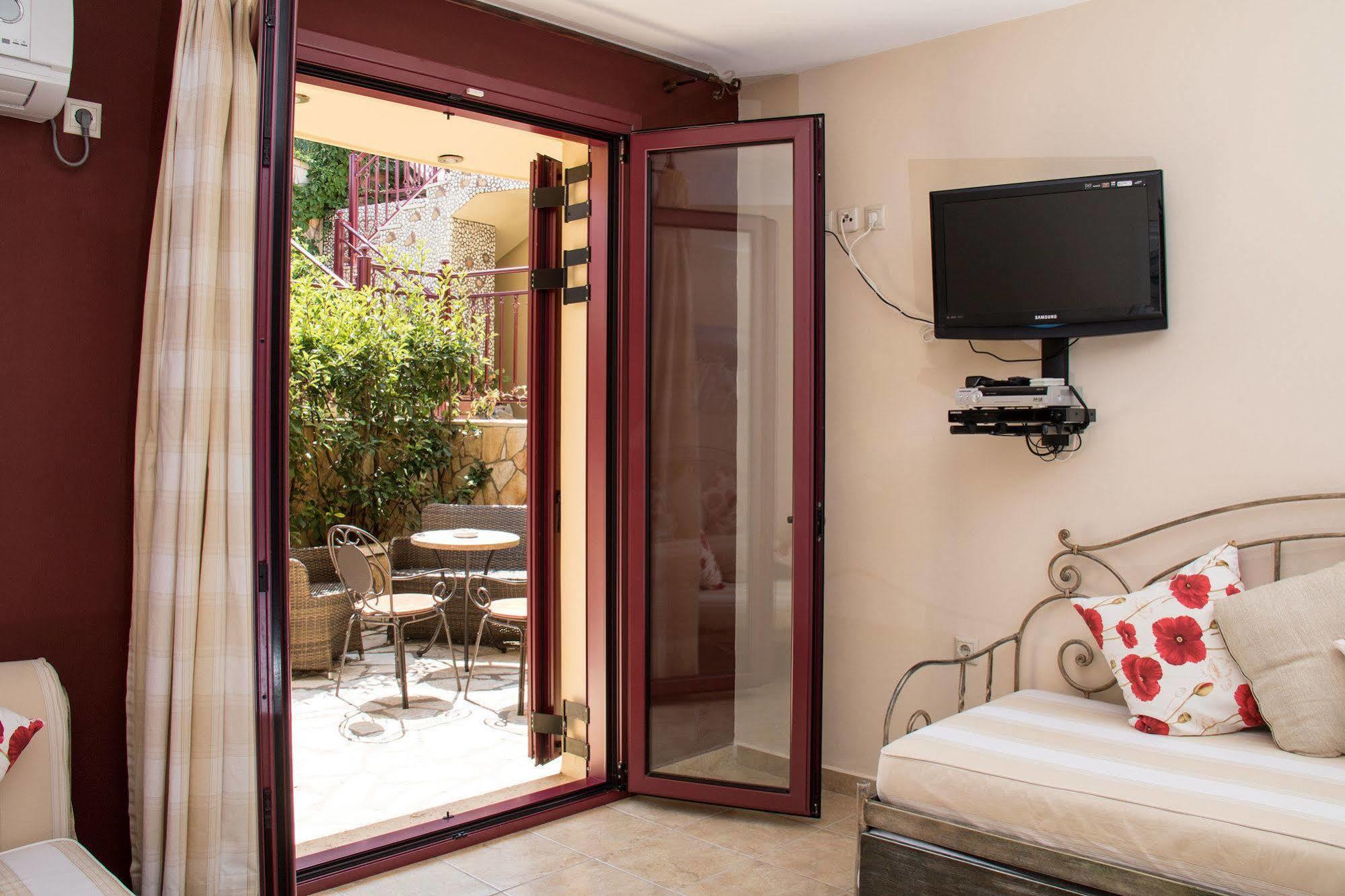 Greka Ionian Suites Αγία Ευφημία Εξωτερικό φωτογραφία