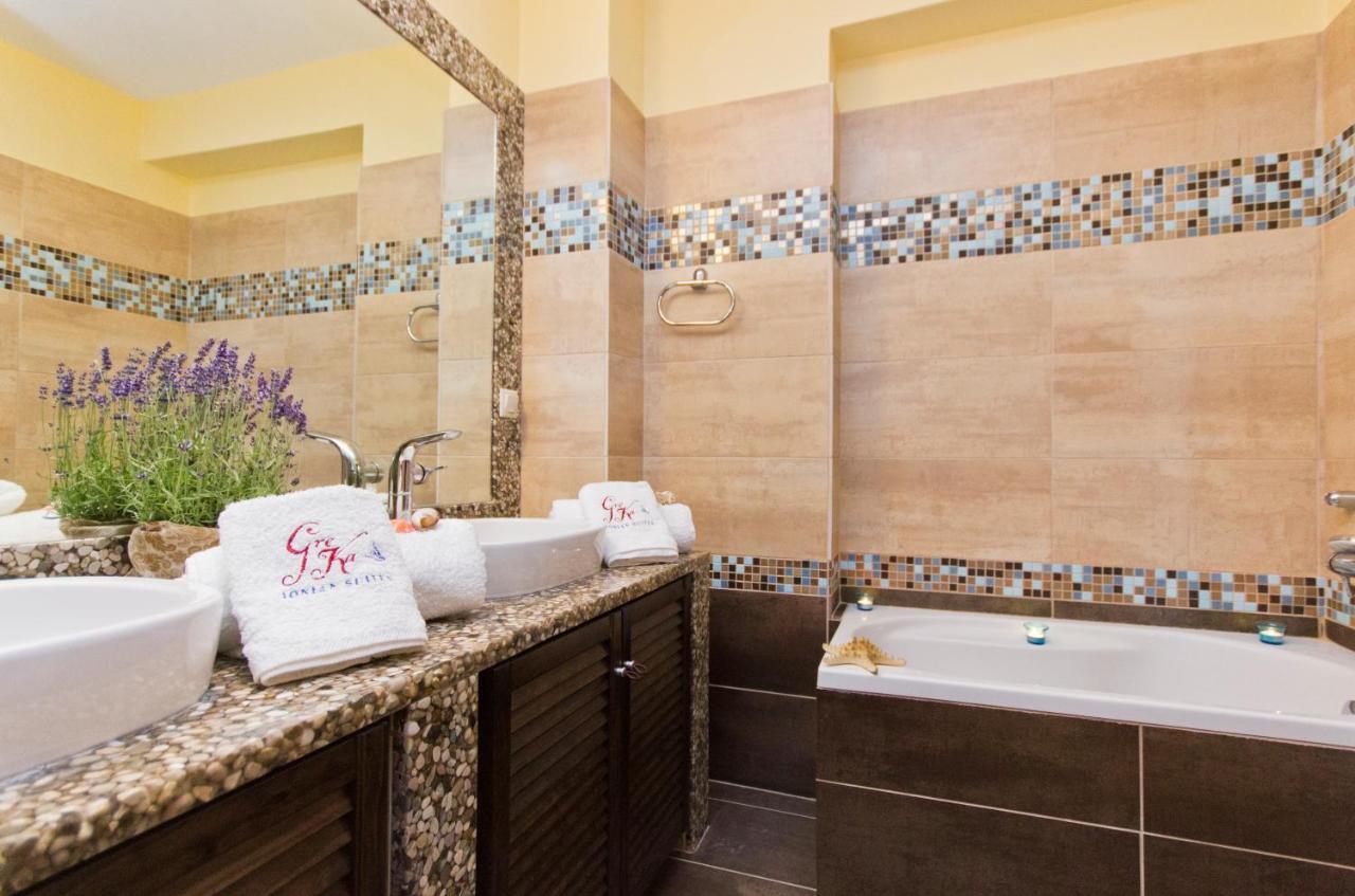 Greka Ionian Suites Αγία Ευφημία Εξωτερικό φωτογραφία